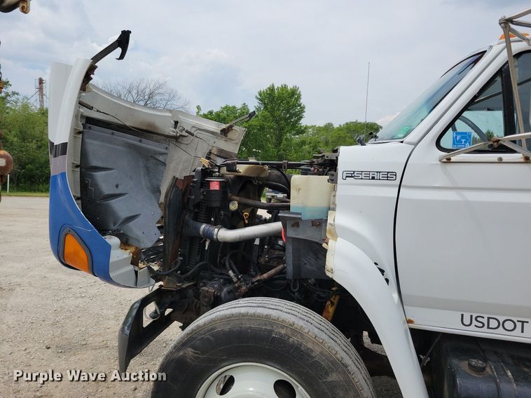 image for item JO9175 1999 Ford F800  crane truck