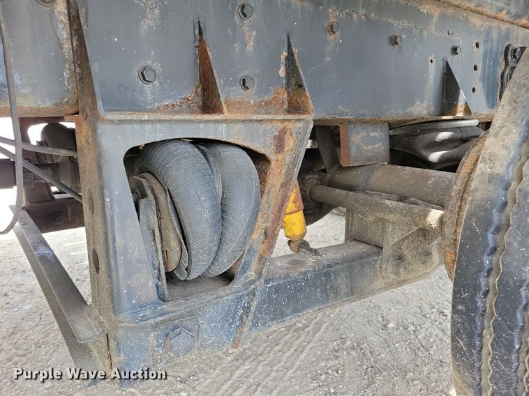 image for item JO9175 1999 Ford F800  crane truck