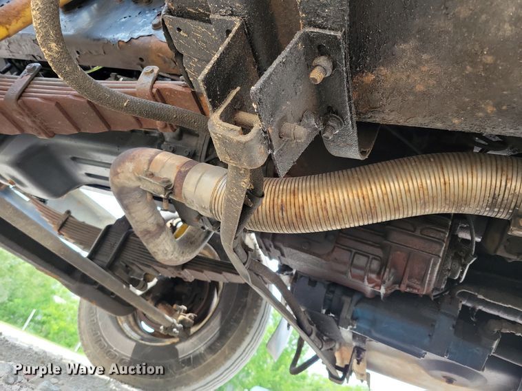 image for item JO9175 1999 Ford F800  crane truck