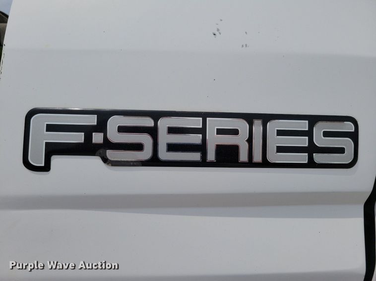 image for item JO9175 1999 Ford F800  crane truck