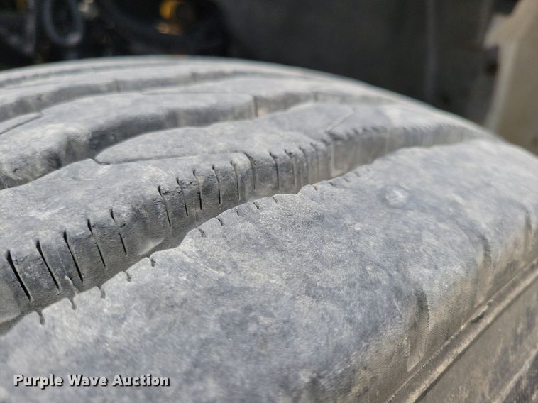 image for item JO9175 1999 Ford F800  crane truck