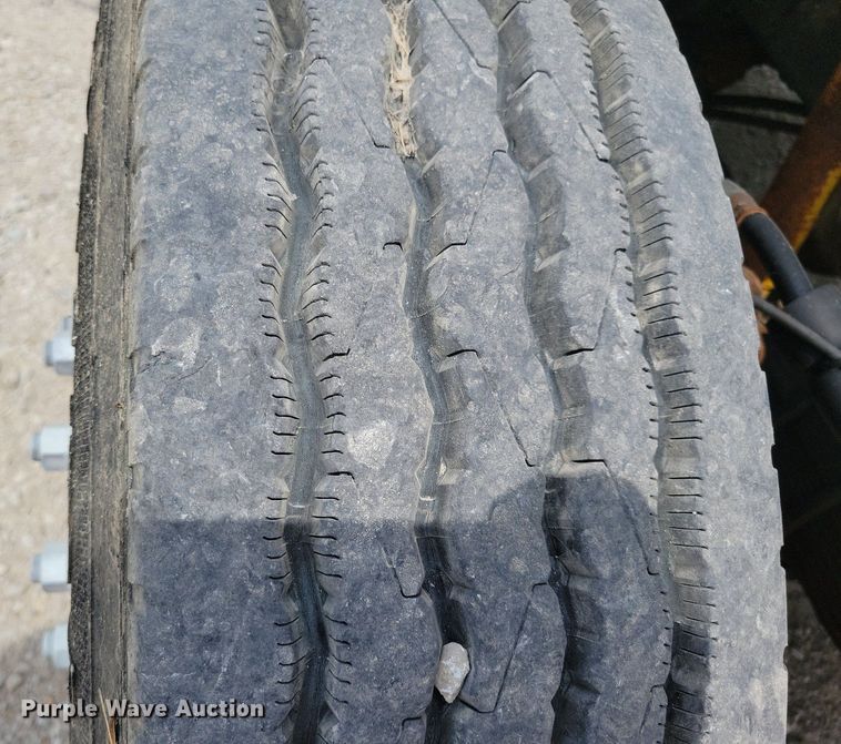 image for item JO9175 1999 Ford F800  crane truck