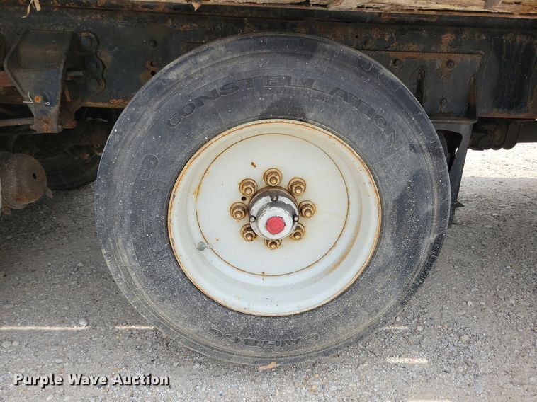 image for item JO9175 1999 Ford F800  crane truck