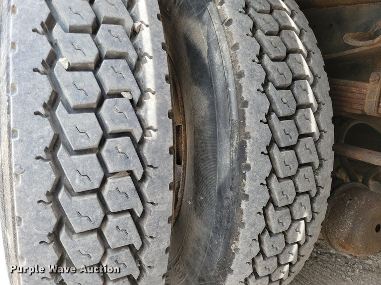 image for item JO9175 1999 Ford F800  crane truck