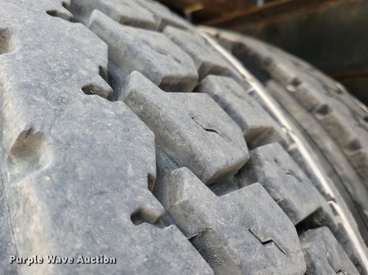 image for item JO9175 1999 Ford F800  crane truck