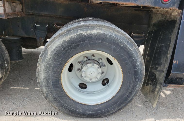 image for item JO9175 1999 Ford F800  crane truck