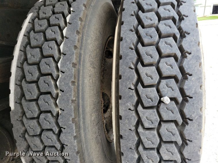 image for item JO9175 1999 Ford F800  crane truck