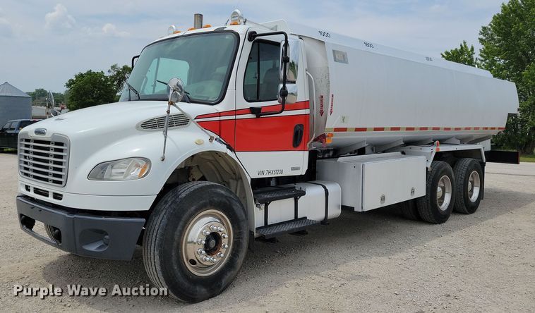 image for item JO9176 2007 Freightliner Business Class M2 106  fuel truck