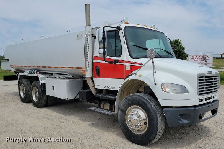 image for item JO9176 2007 Freightliner Business Class M2 106  fuel truck