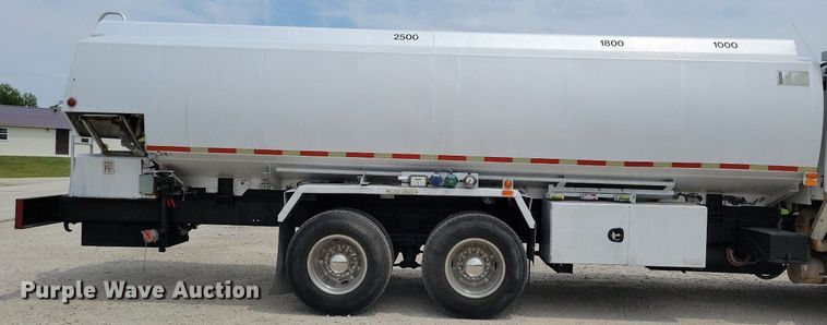 image for item JO9176 2007 Freightliner Business Class M2 106  fuel truck