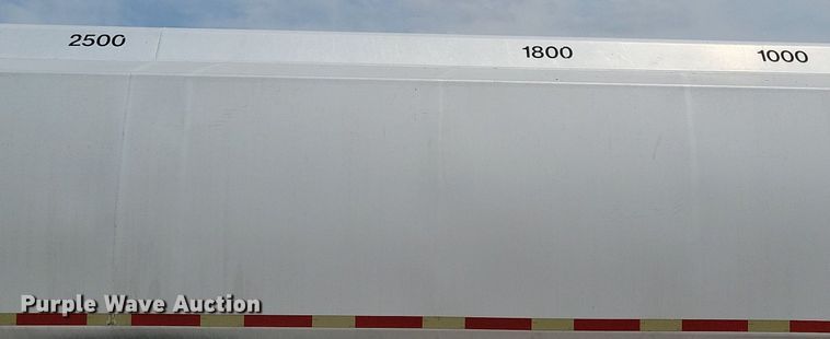 image for item JO9176 2007 Freightliner Business Class M2 106  fuel truck