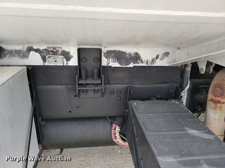 image for item JO9176 2007 Freightliner Business Class M2 106  fuel truck