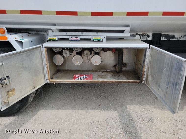 image for item JO9176 2007 Freightliner Business Class M2 106  fuel truck