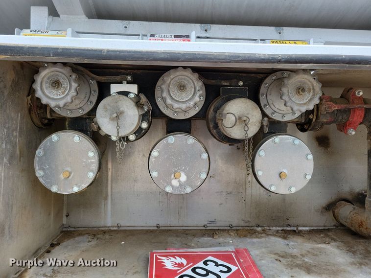 image for item JO9176 2007 Freightliner Business Class M2 106  fuel truck