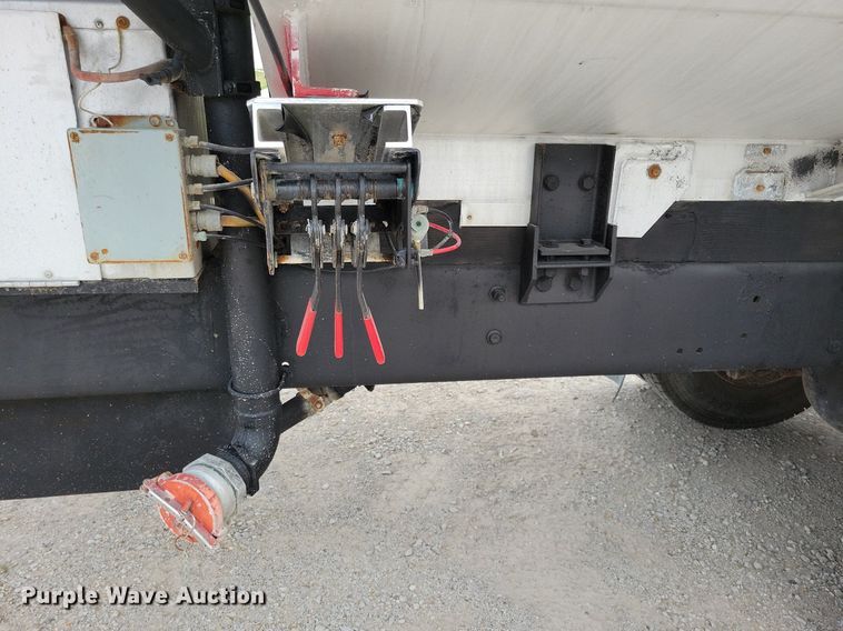 image for item JO9176 2007 Freightliner Business Class M2 106  fuel truck