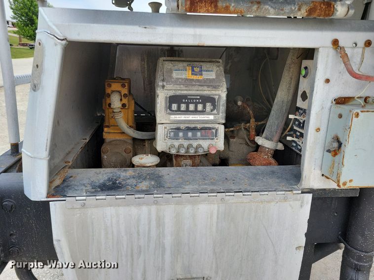 image for item JO9176 2007 Freightliner Business Class M2 106  fuel truck