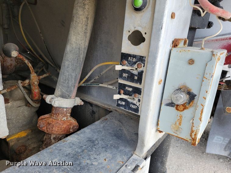 image for item JO9176 2007 Freightliner Business Class M2 106  fuel truck