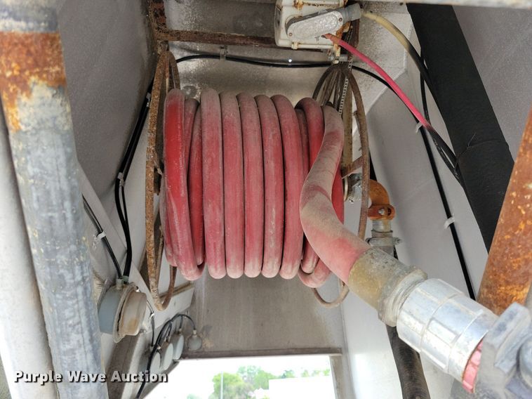 image for item JO9176 2007 Freightliner Business Class M2 106  fuel truck