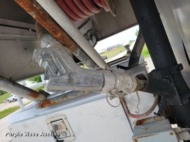 image for item JO9176 2007 Freightliner Business Class M2 106  fuel truck