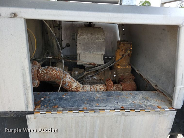 image for item JO9176 2007 Freightliner Business Class M2 106  fuel truck