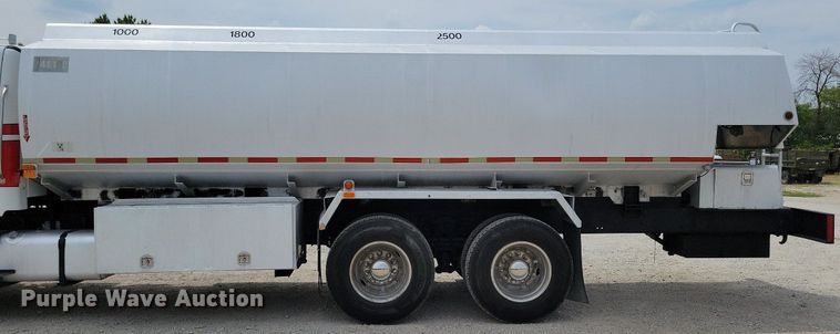 image for item JO9176 2007 Freightliner Business Class M2 106  fuel truck