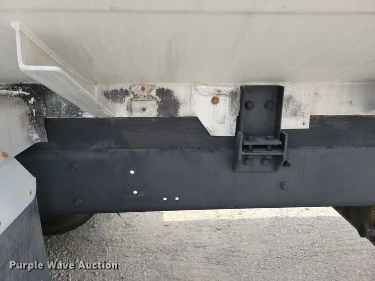 image for item JO9176 2007 Freightliner Business Class M2 106  fuel truck