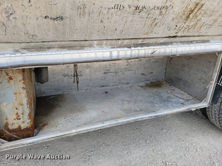 image for item JO9176 2007 Freightliner Business Class M2 106  fuel truck