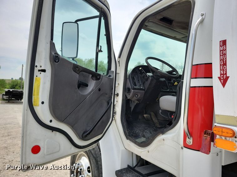 image for item JO9176 2007 Freightliner Business Class M2 106  fuel truck