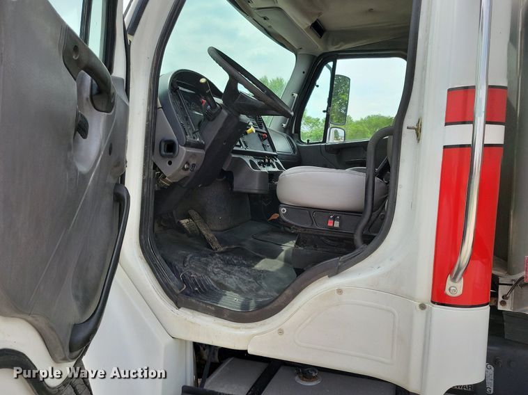 image for item JO9176 2007 Freightliner Business Class M2 106  fuel truck