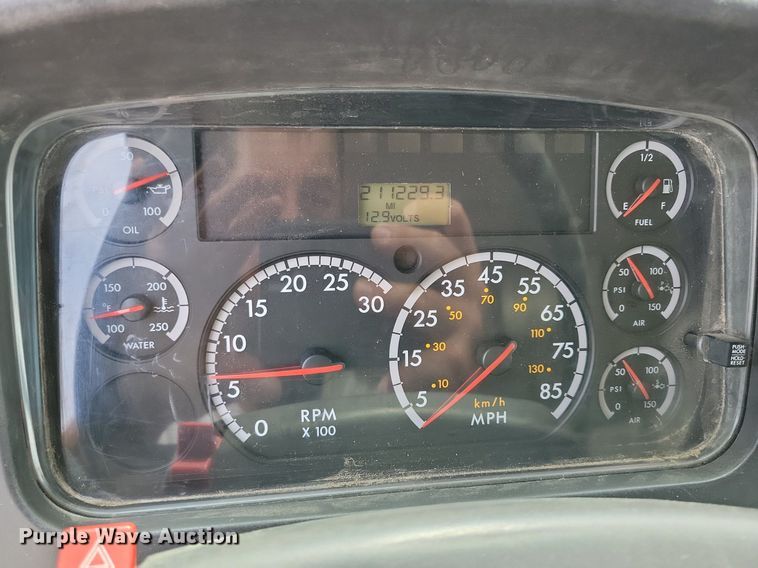 image for item JO9176 2007 Freightliner Business Class M2 106  fuel truck