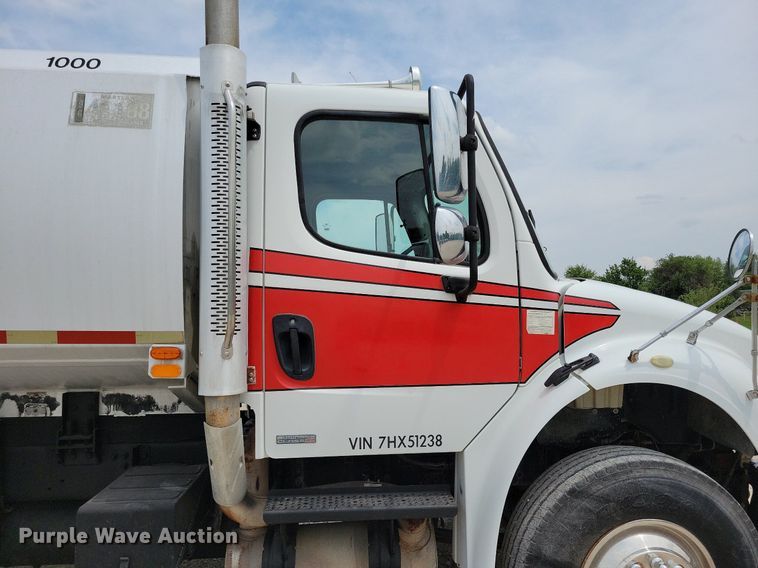 image for item JO9176 2007 Freightliner Business Class M2 106  fuel truck