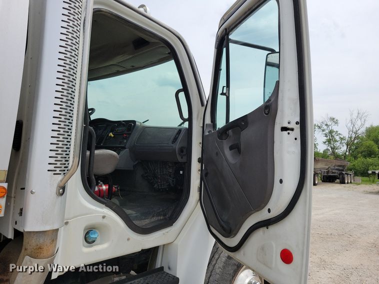 image for item JO9176 2007 Freightliner Business Class M2 106  fuel truck