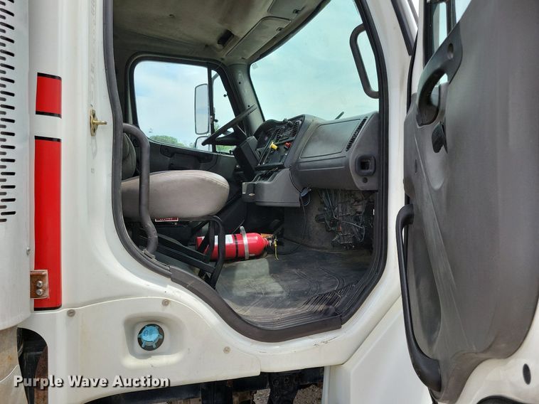 image for item JO9176 2007 Freightliner Business Class M2 106  fuel truck