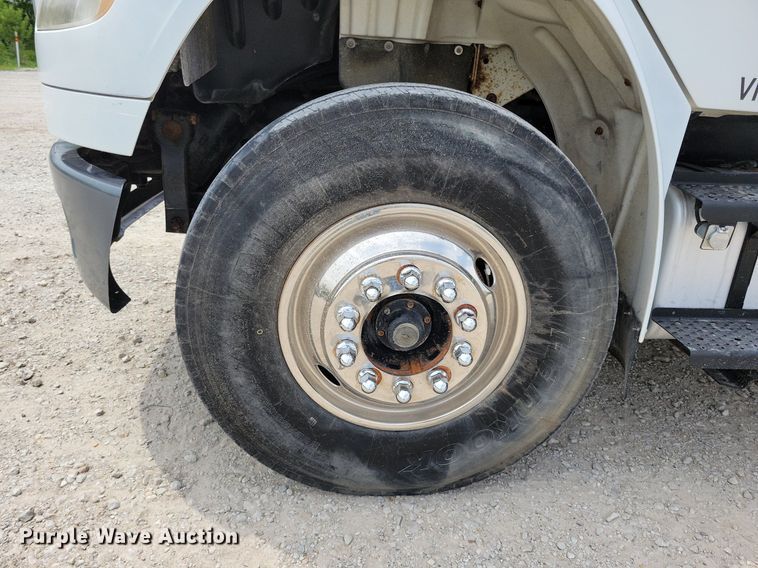 image for item JO9176 2007 Freightliner Business Class M2 106  fuel truck