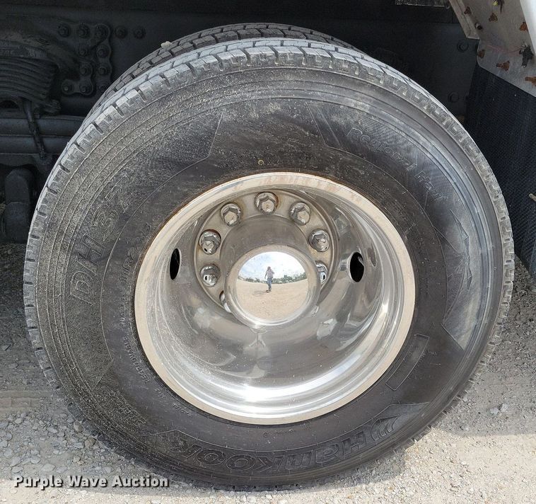 image for item JO9176 2007 Freightliner Business Class M2 106  fuel truck