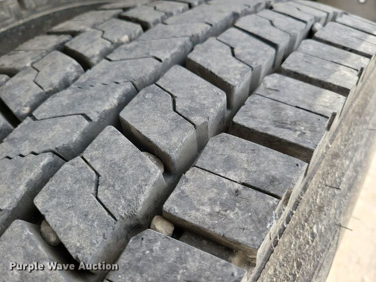 image for item JO9176 2007 Freightliner Business Class M2 106  fuel truck