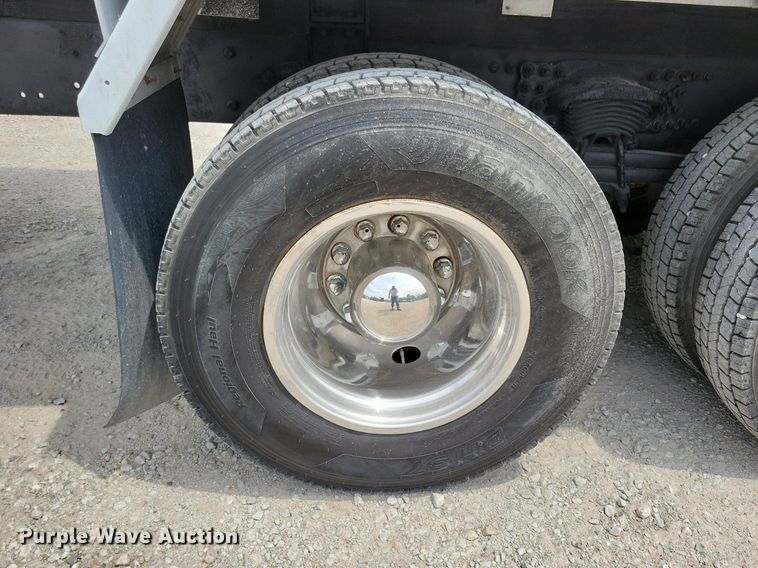 image for item JO9176 2007 Freightliner Business Class M2 106  fuel truck