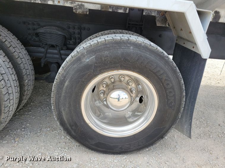 image for item JO9176 2007 Freightliner Business Class M2 106  fuel truck