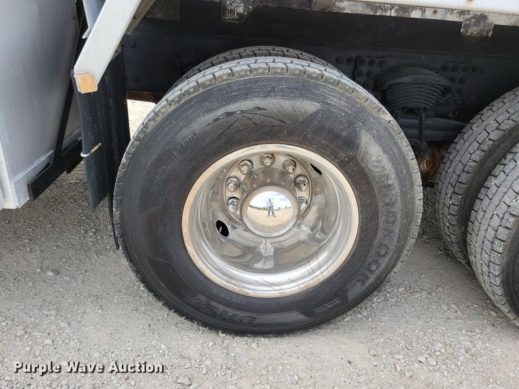 image for item JO9176 2007 Freightliner Business Class M2 106  fuel truck