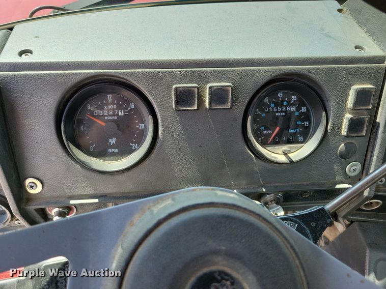 image for item JO9177 2000 Mack RD690S  semi truck