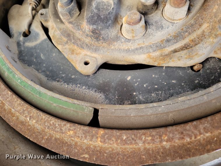 image for item JO9177 2000 Mack RD690S  semi truck