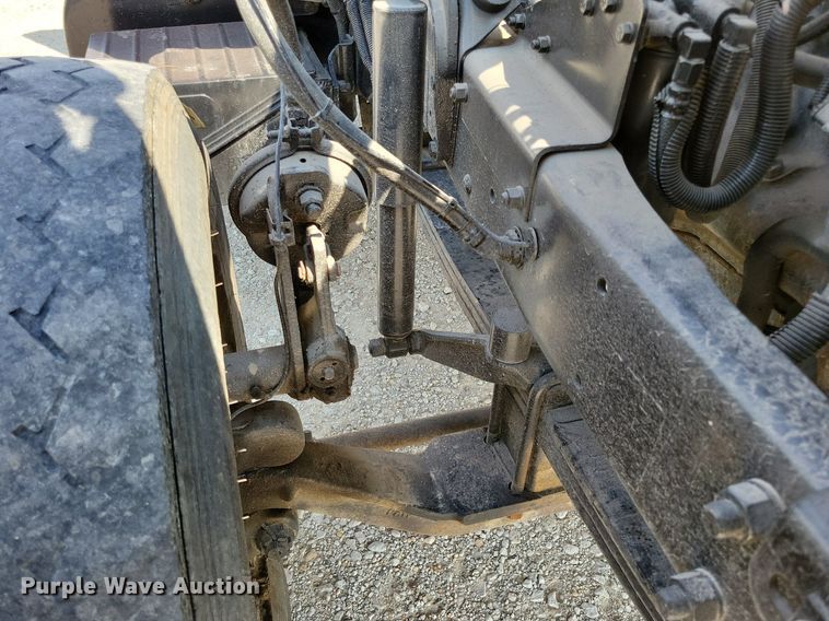 image for item JO9177 2000 Mack RD690S  semi truck