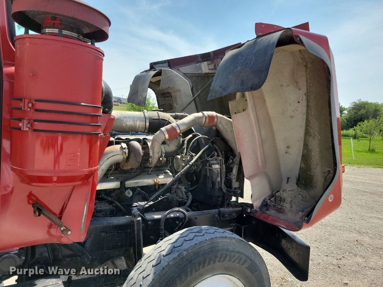 image for item JO9177 2000 Mack RD690S  semi truck