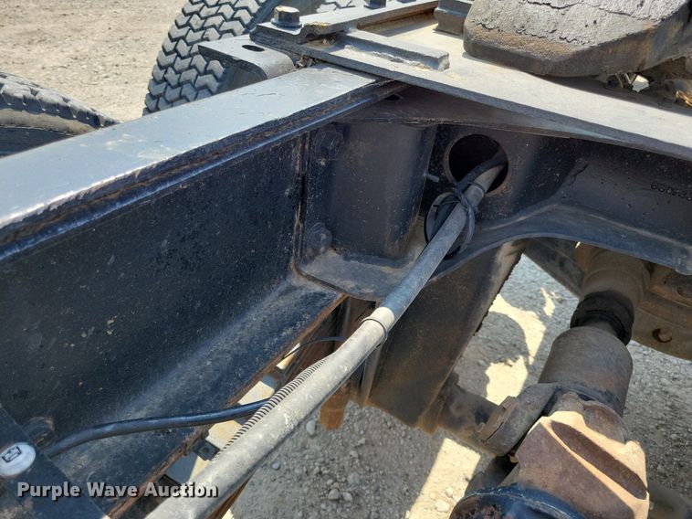 image for item JO9177 2000 Mack RD690S  semi truck