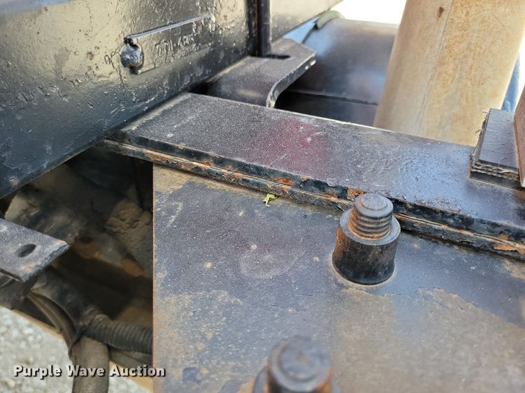 image for item JO9177 2000 Mack RD690S  semi truck