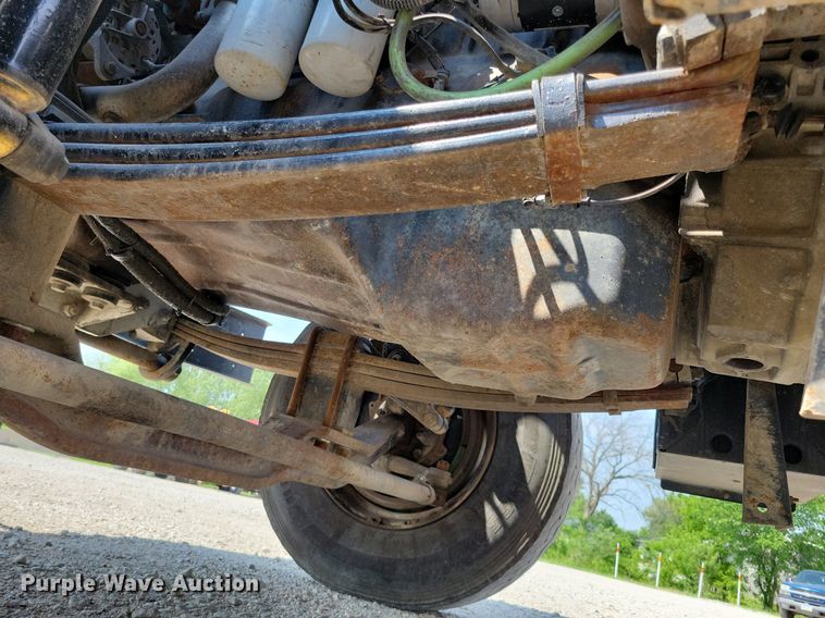 image for item JO9177 2000 Mack RD690S  semi truck