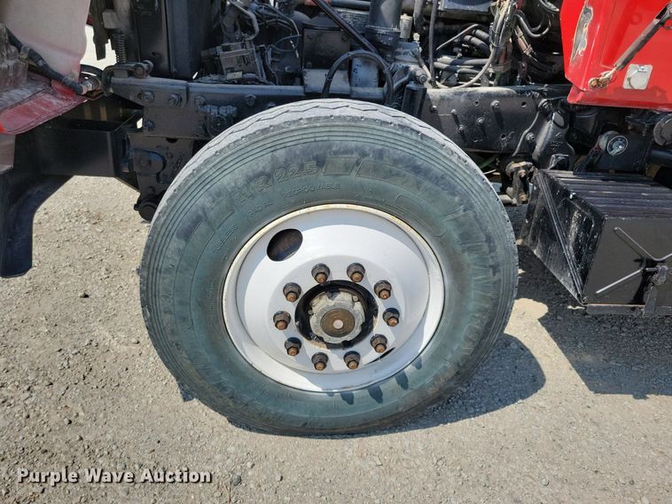 image for item JO9177 2000 Mack RD690S  semi truck