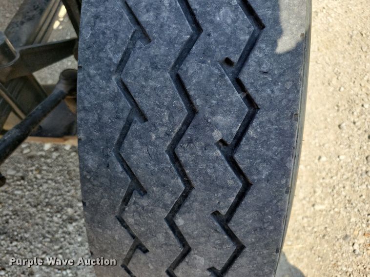 image for item JO9177 2000 Mack RD690S  semi truck