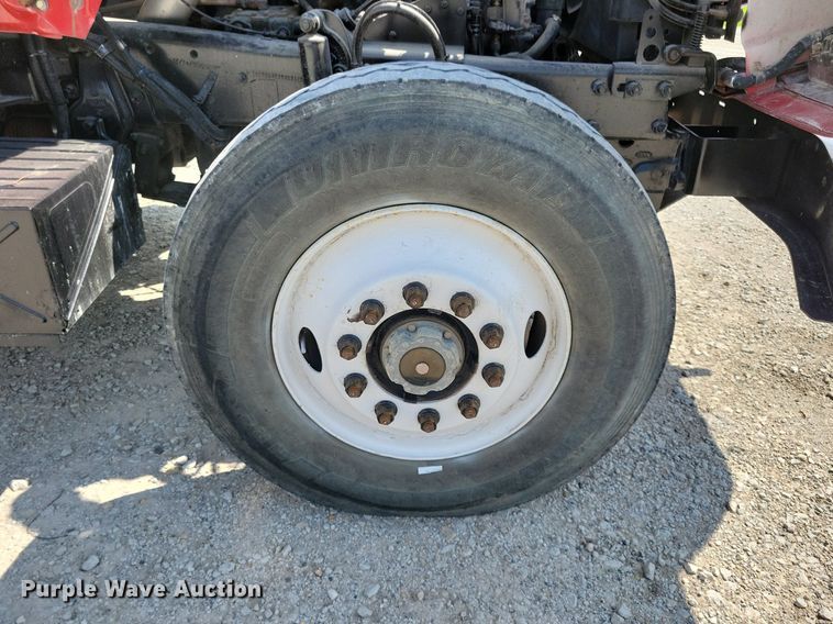 image for item JO9177 2000 Mack RD690S  semi truck