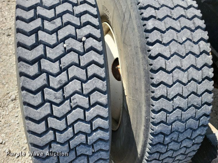 image for item JO9177 2000 Mack RD690S  semi truck